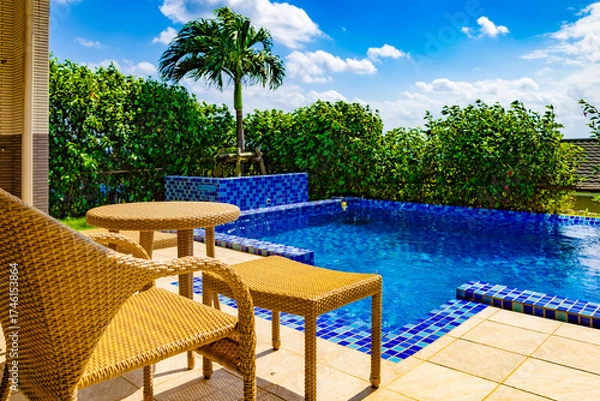 Obraz 青空の南国リゾート・オーシャンビューのプライベートプール付き高級ホテルのヴィラのテラス（沖縄県宮古島市）