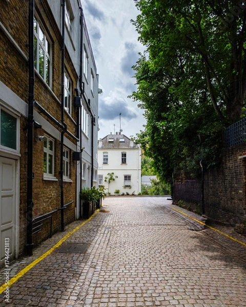 Fototapeta London - 06 25 2022: View of the Cornwall Gardens Walk