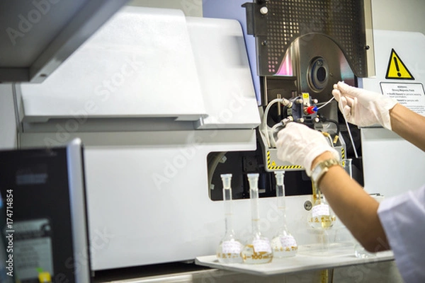 Fototapeta Scientists are using Atomic Absorption Spectroscopy (AAS) to analyze heavy metals in sample solutions.For example, element Pb, Fe, Mn, Ag, etc.