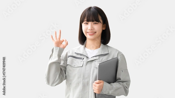 Obraz OKポーズをする作業服を着た若い女性・作業員