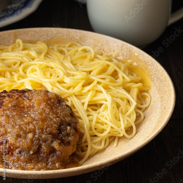 Fototapeta ペペロンチーノとハンバーグ