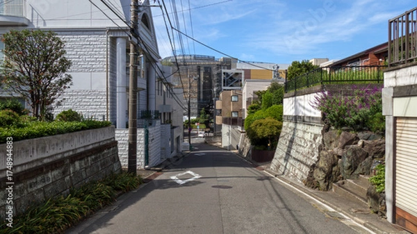 Fototapeta ビルが見える住宅街