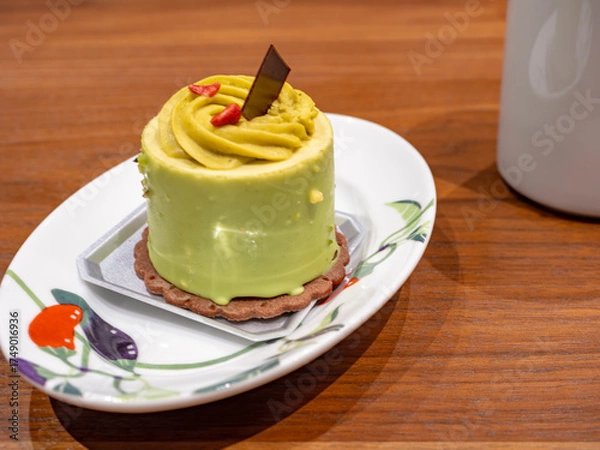Fototapeta 午後の静けさとピスタチオケーキ