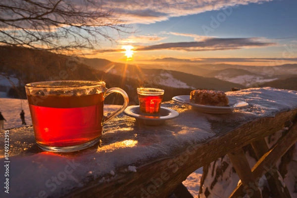 Fototapeta Piękna zima w okolicach Bacówki nad Wierchomlą w Gminie Muszyna o zachodzie słońca. Specjały kuchni z bacówki.
