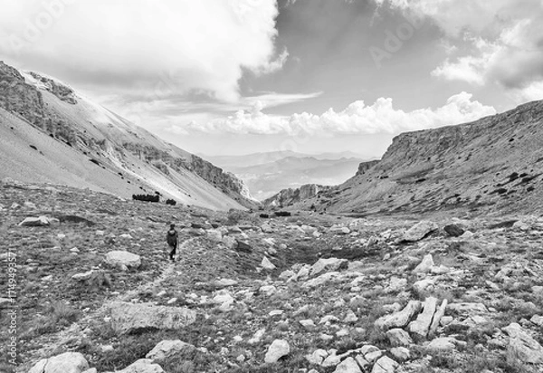 Fototapeta National park of Majella, Italy - Mountain summits in the Majella range, central Italy, Abruzzo region, with characteristic landscape of rocky expanses between valleys and plateaus.