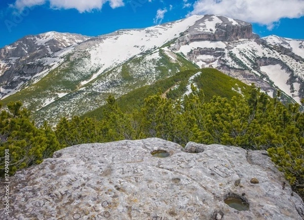 Fototapeta National park of Majella, Italy - Mountain summits in the Majella range, central Italy, Abruzzo region, with characteristic landscape of rocky expanses between valleys and plateaus.