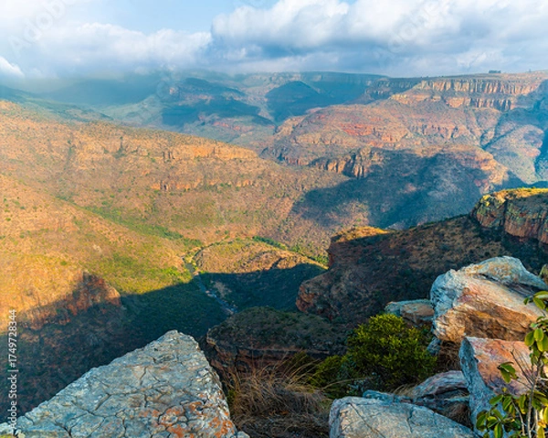 Fototapeta A view down towards the Motlatse River in  Blyde River Canyon,  Mpumalanga, South Africa in Springtime