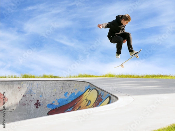 Obraz Tricks on the skateboard. Skate park. Ramp.