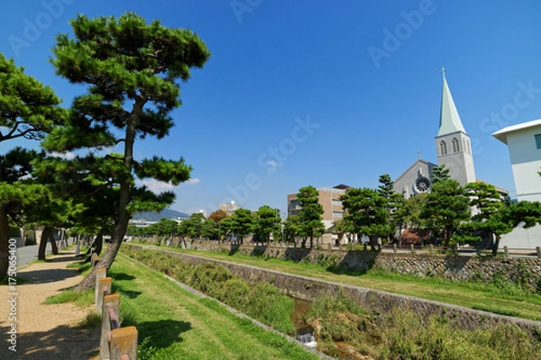 Obraz 兵庫県芦屋市 芦屋川とカトリック芦屋教会