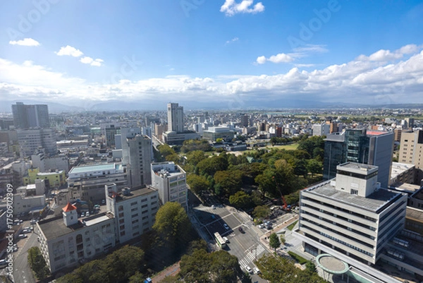 Fototapeta 富山市街の俯瞰風景　市役所展望台から望む晴天のまちなみ
