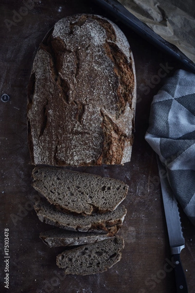 Fototapeta aufgeschnittes Brot frisch gebacken