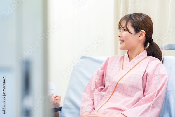Obraz 病院に入院している院内着を着た若い女性