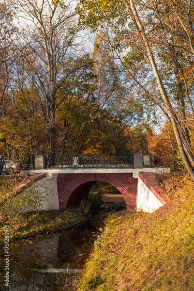 Fototapeta bridge in autumn