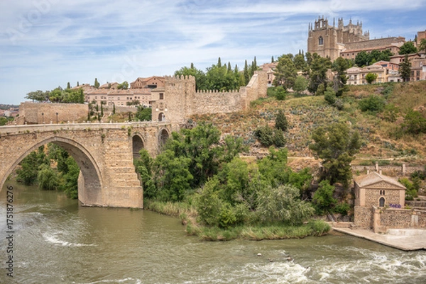 Fototapeta Puente de San Martín with Medieval Architecture in Toledo. Historical Town with Tagus River in Spain.