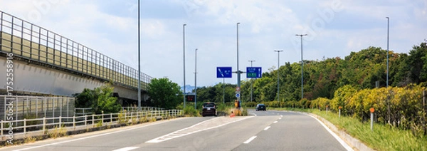 Fototapeta ドライブ中に見える長久手の都市風景