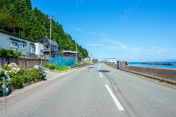 Fototapeta 消波ブロックの見える漁村の風景