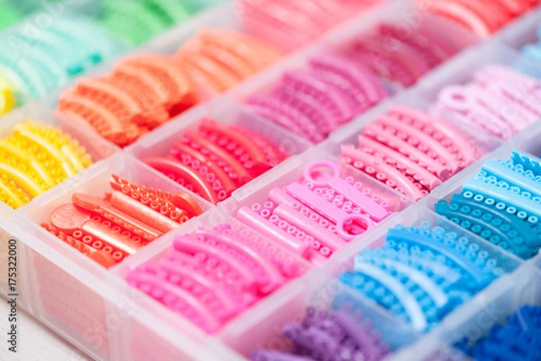 Obraz Dental plastic bracket for retainer