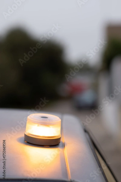 Obraz v16 emergency light flashing copyspace