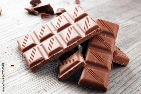 Obraz Dark Chocolate chunks and stacked broken chocolate bar.