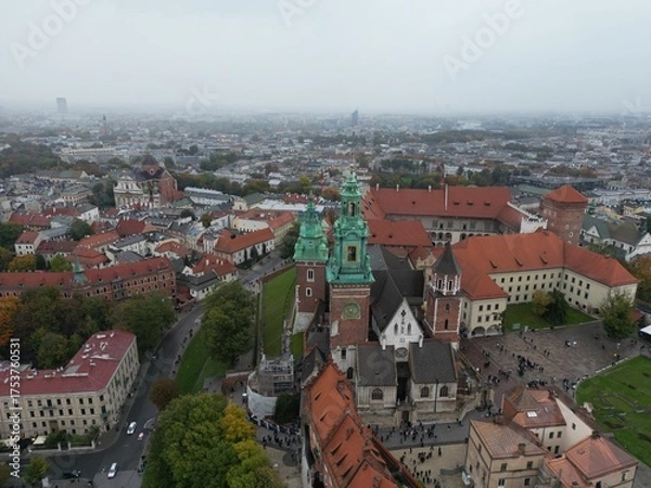 Obraz Zamek na Wawelu - Kraków - Polska - widok z drona na Zamek Królewski na Wawelu