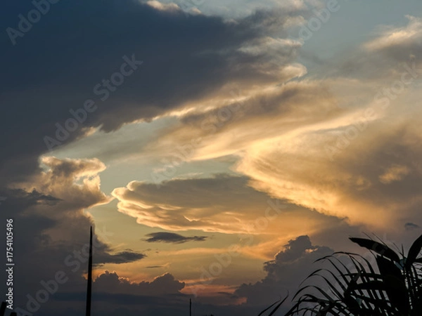 Obraz Nubes del atardecer arremolinadas 