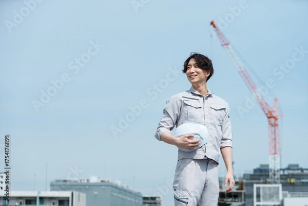 Fototapeta 作業着を着た若い作業員