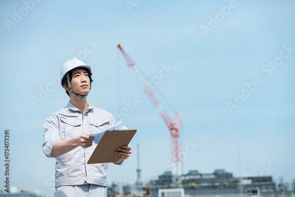 Fototapeta 作業着を着た若い作業員