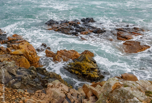 Obraz waves crashing on rocks