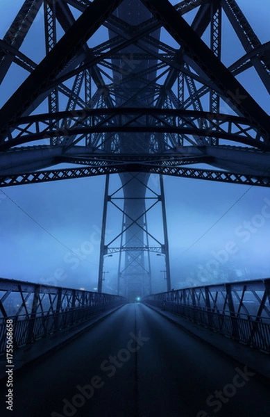 Obraz Steel Structure of Dom Luís I Bridge in Fog, Porto, Portugal