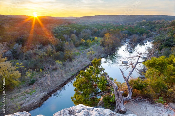 Fototapeta Zachód słońca nad Greenbelt. Austin, TX