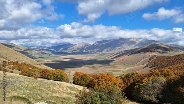 Fototapeta Castelluccio di Norcia and Monte Vettore in Autumn Splendor