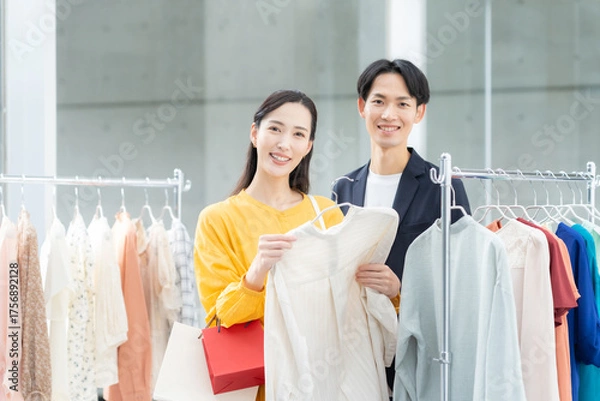 Obraz ショッピングをする若いカップル