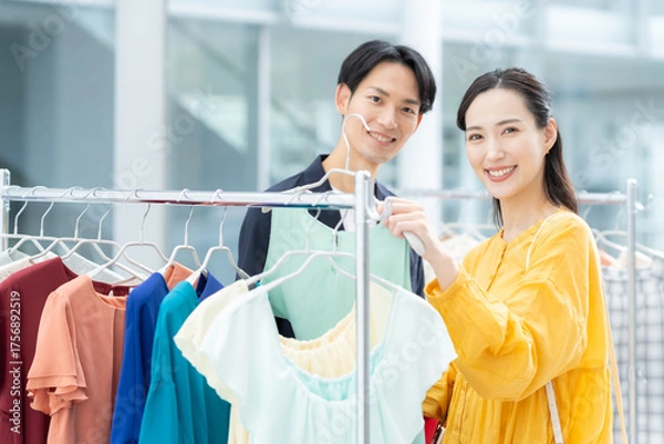 Obraz ショッピングをする若いカップル