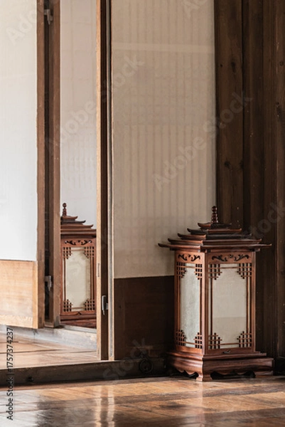 Obraz 한국 전통 한옥의 실내 풍경 