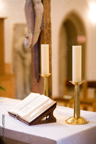 Obraz Biblia na ołtarzu