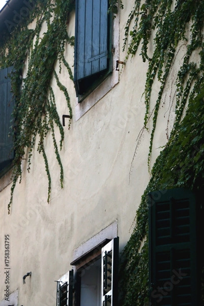 Fototapeta Traditional Mediterranean architecture in Split, Croatia.