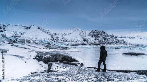 Obraz Mann in der Gletscherlagune