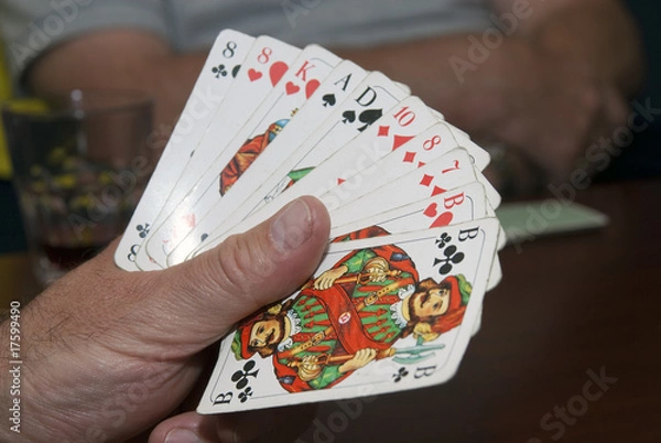 Obraz Hand hält ein Skatblatt