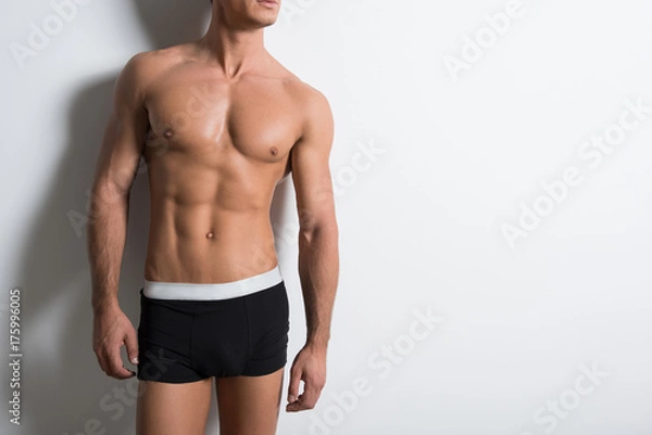 Obraz Atrakcyjny facet pozuje bez koszuli