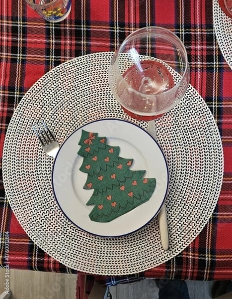 Fototapeta table set and decorated with Christmas decorations to celebrate Holy Christmas and the end of the year
