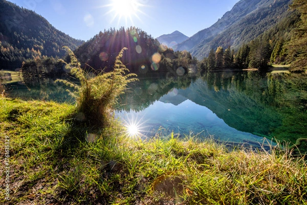 Fototapeta Fernsteinsee im Herbst mit Sonnenstern
