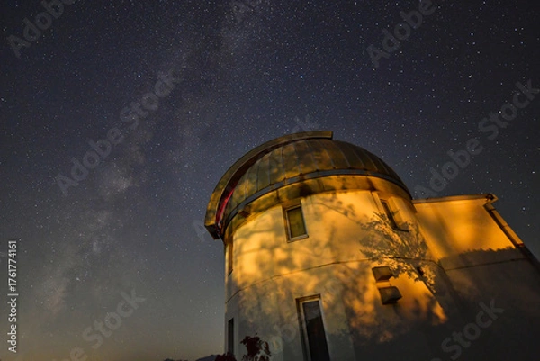 Obraz 天文台と満天の星空