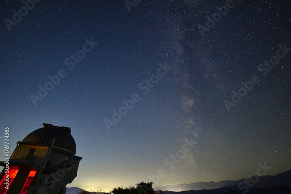 Obraz 天文台と満天の星空