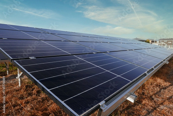 Obraz 住宅地に設置されたソーラーパネル