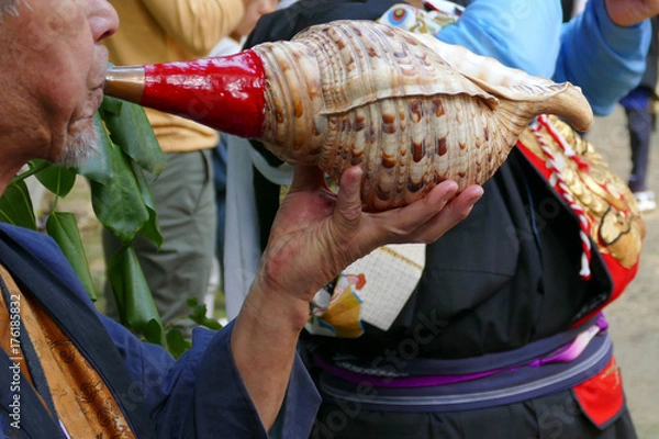 Obraz 法螺貝を吹く男性