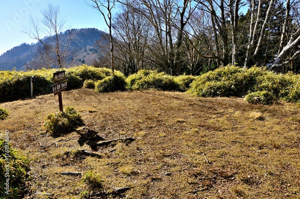 Obraz 天子山地の雨ヶ岳山頂　タカデッキを眺める
