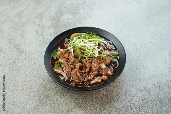 Obraz 간장 불고기와 쌈채소와 공기밥을 촬영한 모습