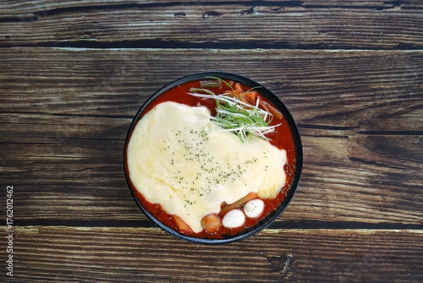 Obraz 치즈 폭탄 떡볶이를 촬영한 모습입니다.