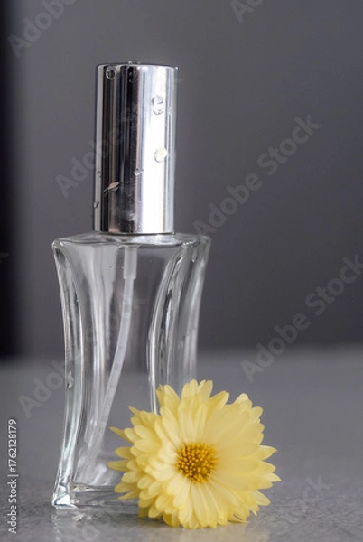 Obraz perfume bottle and flower