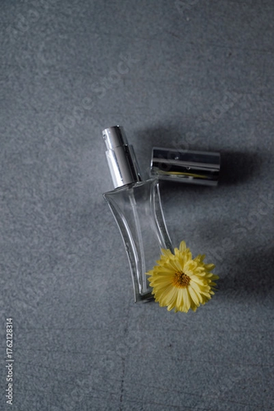 Obraz perfume bottle and flower